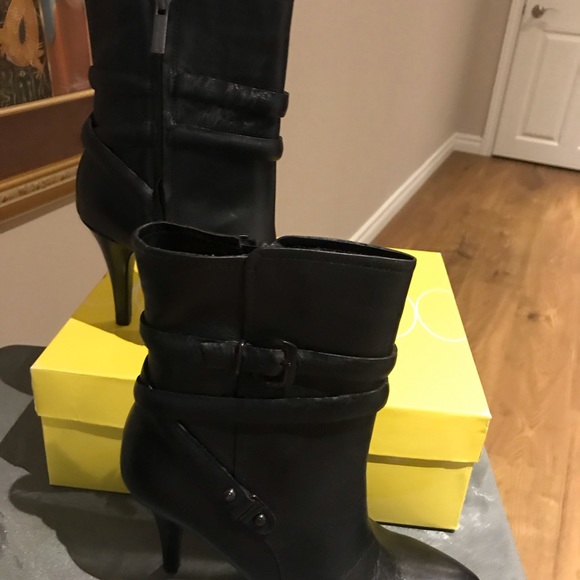 Joan & David Circa Black Chasity Booties. Size7.5 - Picture 3 of 3